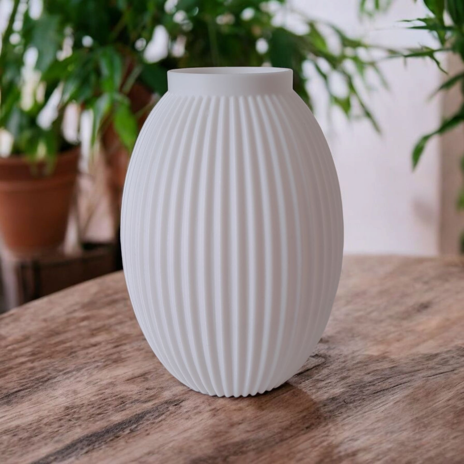 Vase bulbeux nervuré moderne 2