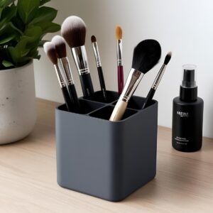 Porte-pinceaux de maquillage à quatre compartiments